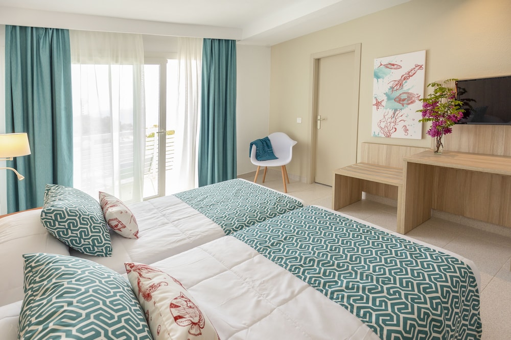 Habitación Doble con Vista Parcial al Océano