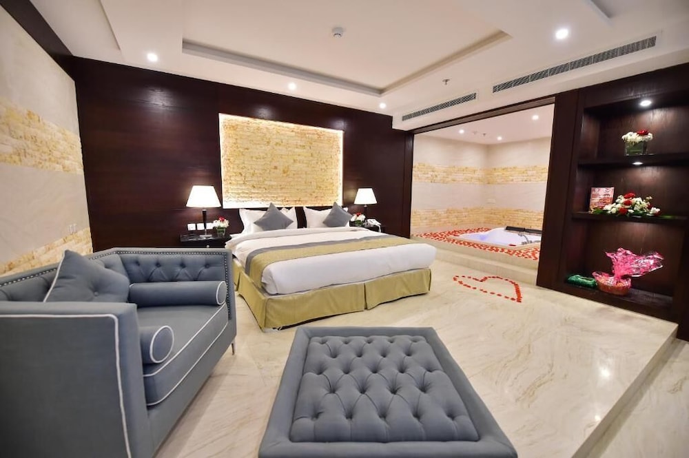 Royal Suite, Jetted Tub
