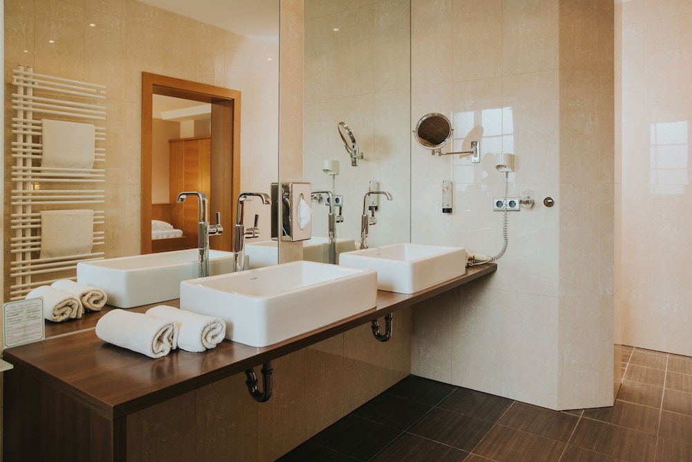 Superior Suite - Photo 3