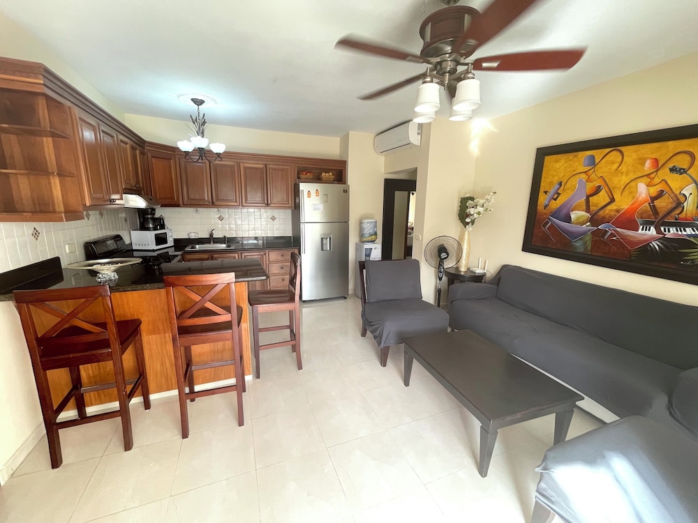 Luxury Apartment, 2 Bedrooms, Pool View, Poolside