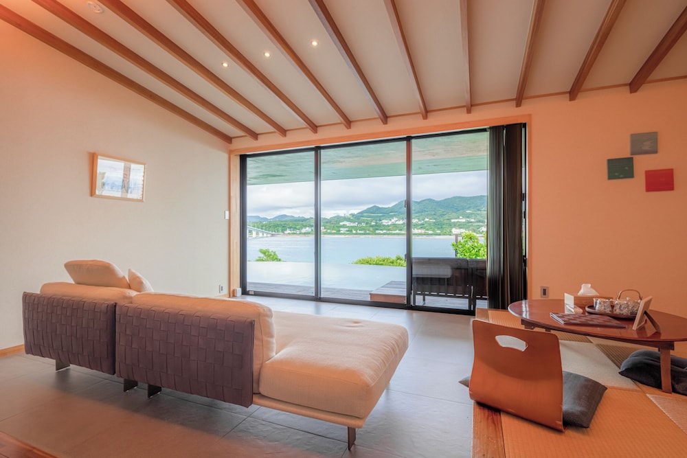 Executive Villa, Private Pool, Ocean View (4 Semi-Double Beds & 2 Japanese Futon) photo 2