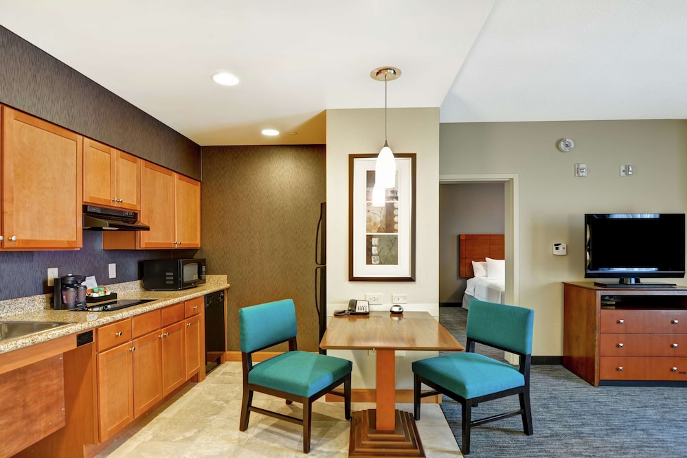 Suite, One King Bed, Accessible - Photo 2