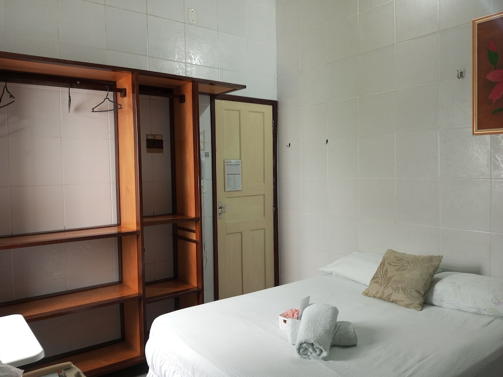 Standard triple room - 1 double bed and 1 single bed photo 3