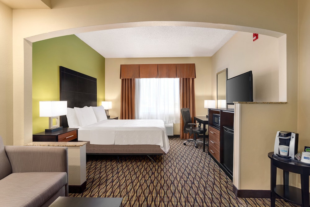 Suite, 1 Queen Bed, Accessible (Mobility) - Photo 4