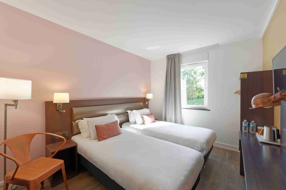 Standard Room, 2 Twin Beds - Photo 2