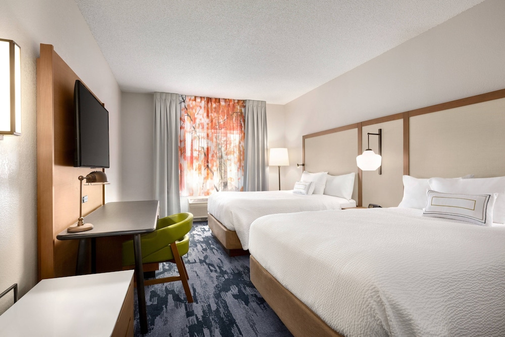 Room, 2 Queen Beds (Mobility Accessible, Tub) photo 1