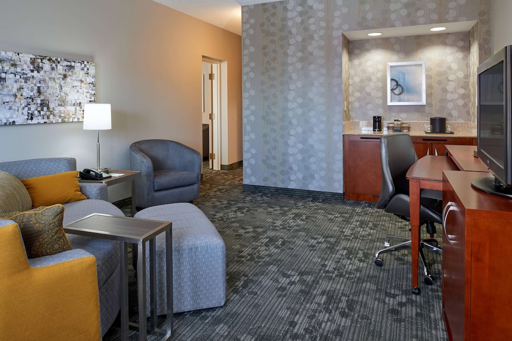 Suite, Multiple Beds, Accessible (Hearing One Bedroom) - Photo 6