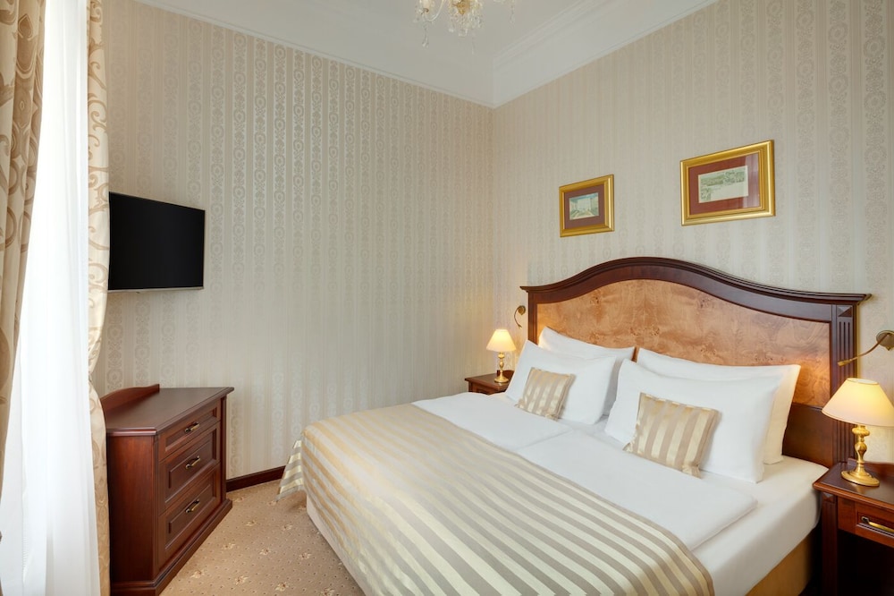 Junior Double Room with Wellness and Fitness Access photo 3