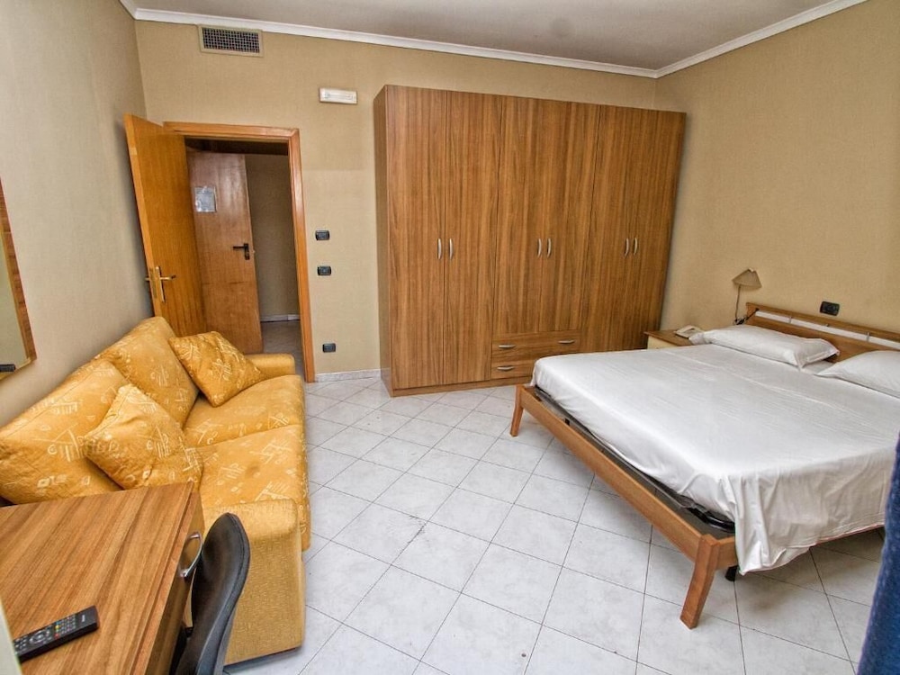 Single Room photo 3