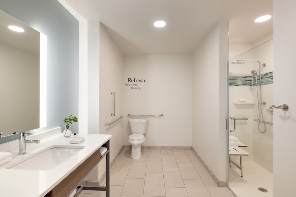 Suite, 1 King Bed, Accessible Bathtub, Non Smoking (Comm, Mobility, Transfer Shower) - Photo 1