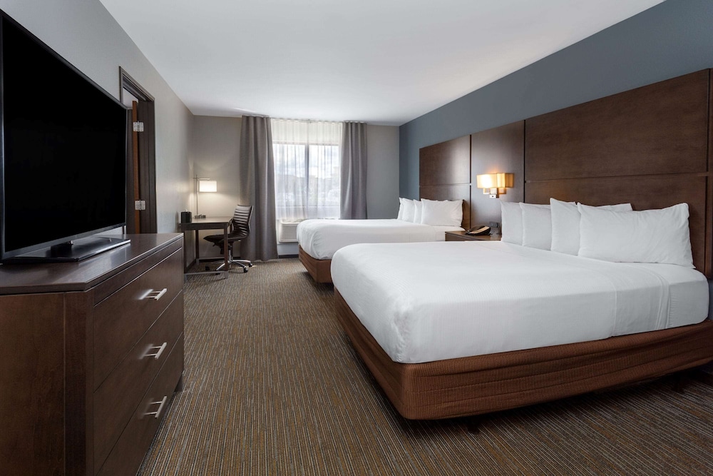 Suite, Multiple Beds, Accessible, Non Smoking photo 2