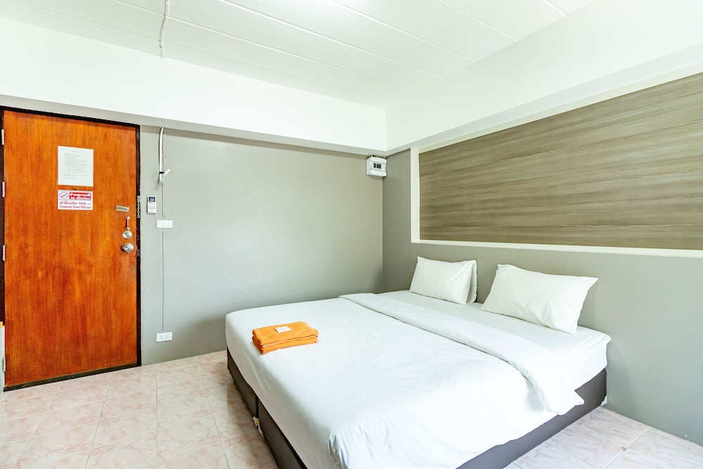 Standard King Room photo 3