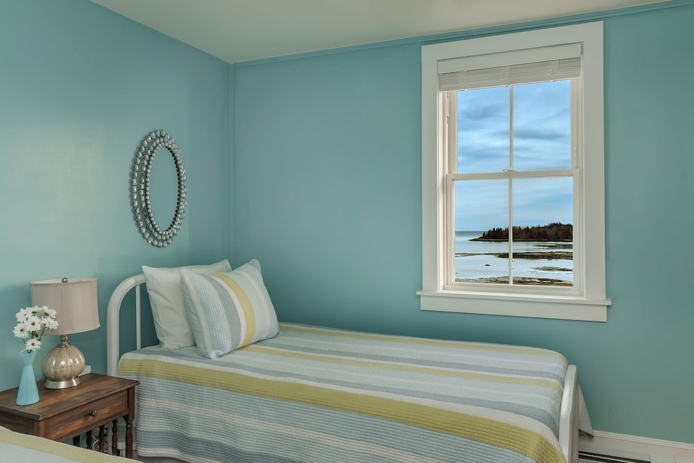 Shorekeeper (Private Bathroom)