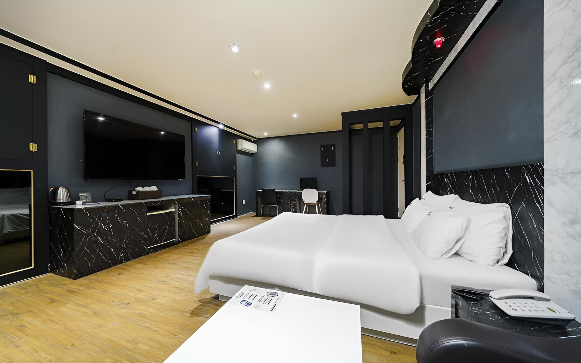 Room (Special room (65-inch TV Netflix avai) photo 1