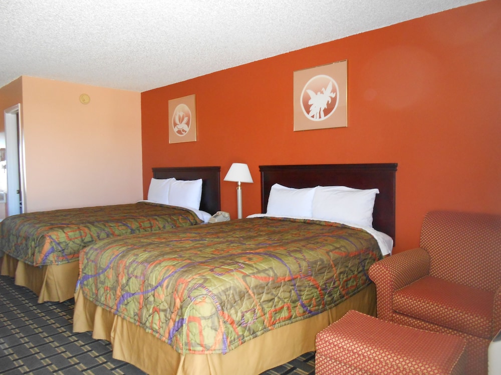 Double Room, 2 Queen Beds, Smoking photo 2