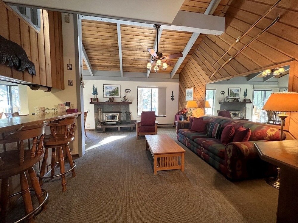 Condo, 2 Bedrooms