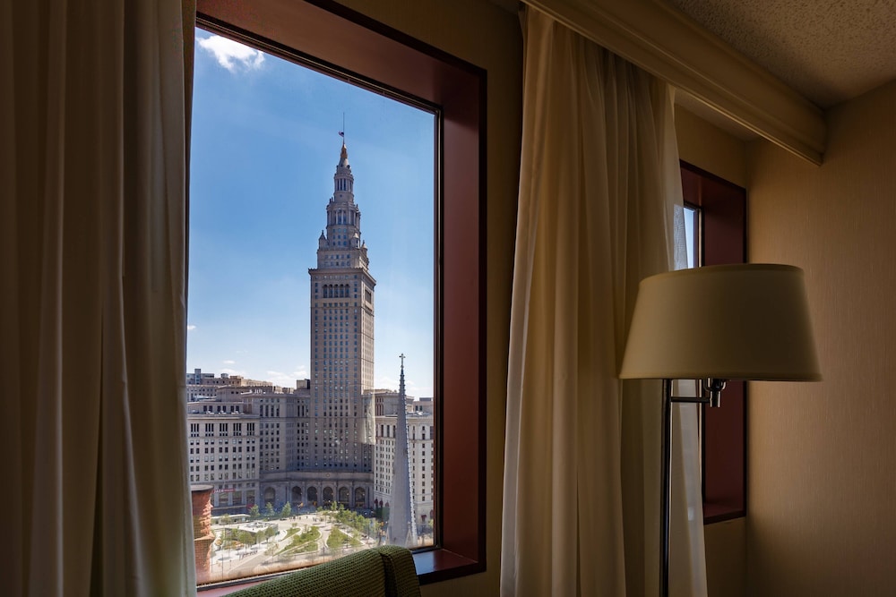 Club Room, 1 King Bed, Lake View (Hearing Accessible) - Photo 3