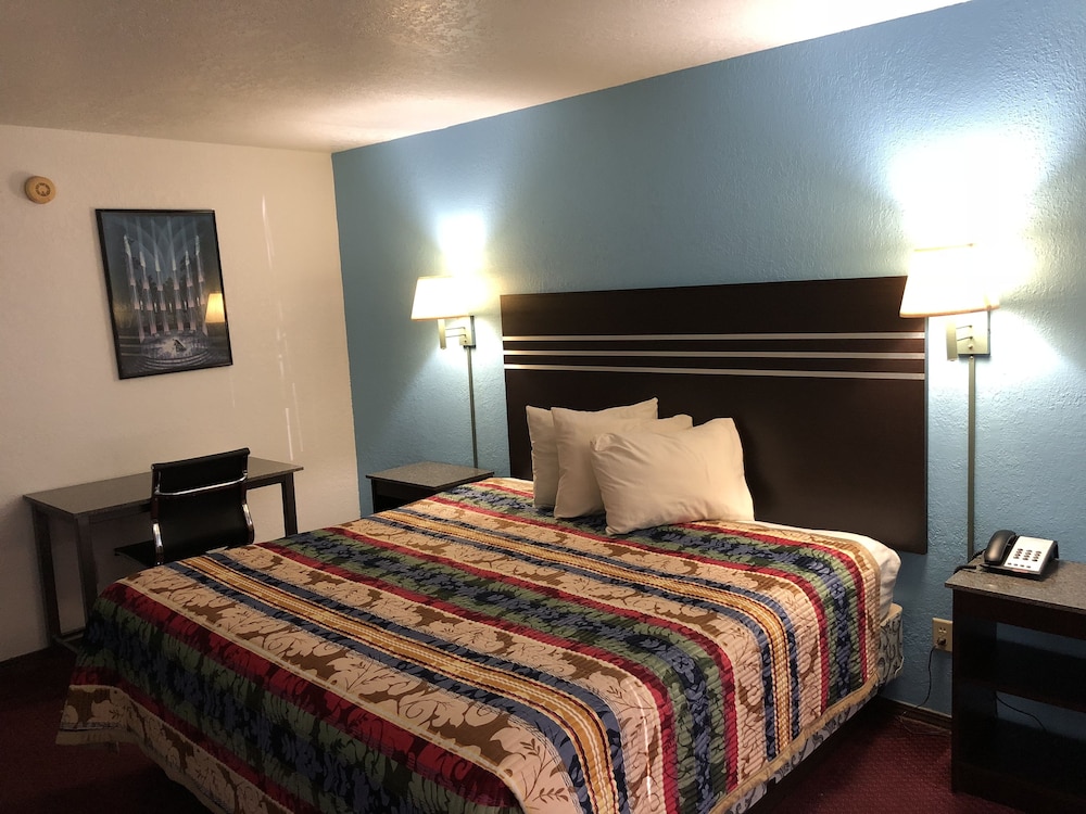 Room, 2 Queen Beds, Smoking photo 1