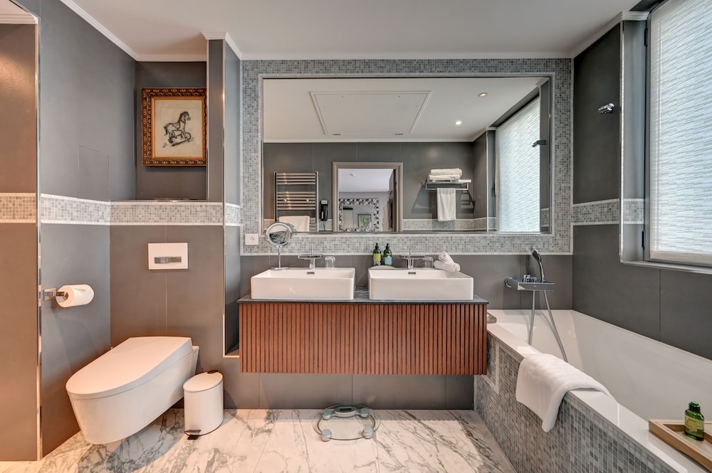 Junior Room, City View (Suite Paris) Junior Room, City View (Suite Paris)