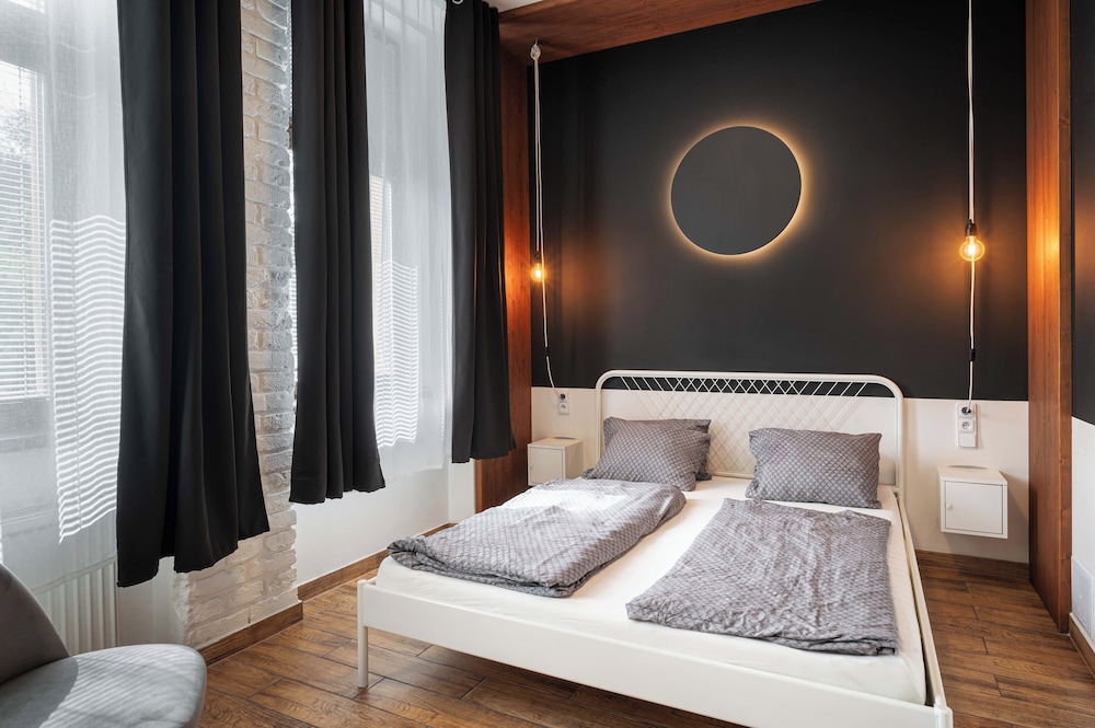 Standard Room, 1 Queen Bed