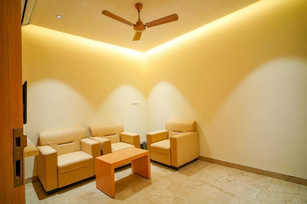 Family Room - Photo 4