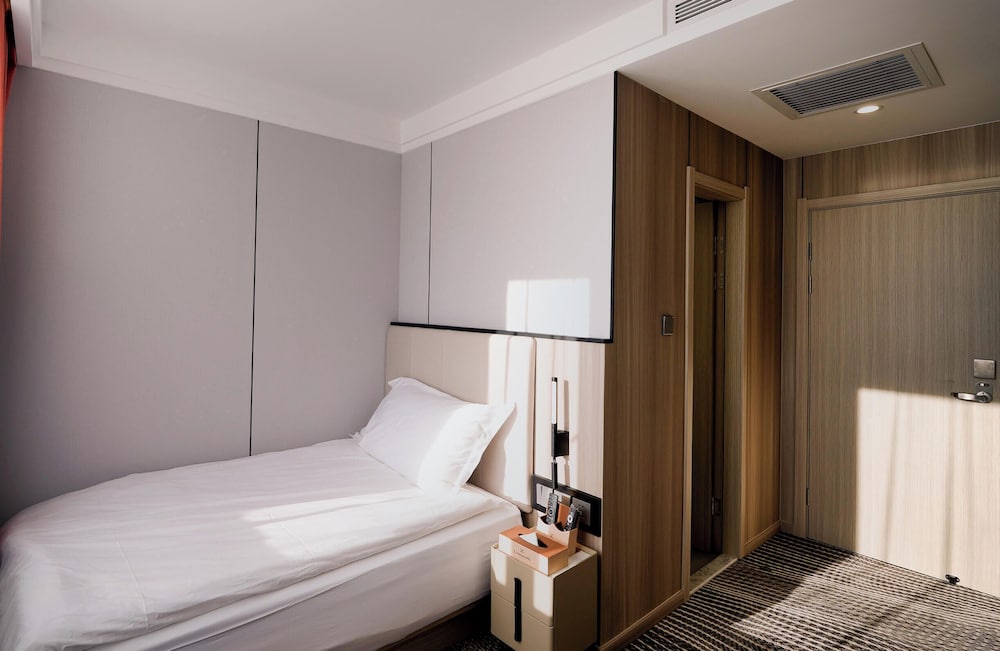 Economy Single Room, Non Smoking
