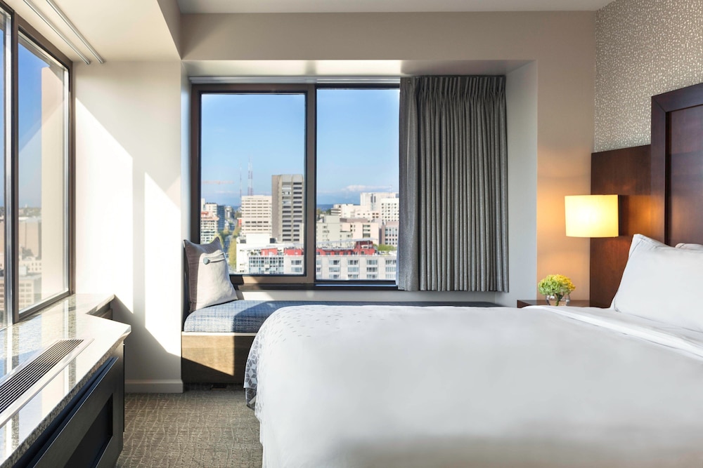 Junior Suite, 1 Bedroom, Corner - Photo 2