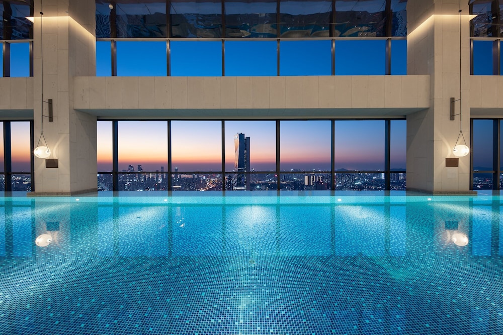 Standard Room, 2 Twin Beds, Club Lounge Access, City View - Photo 11