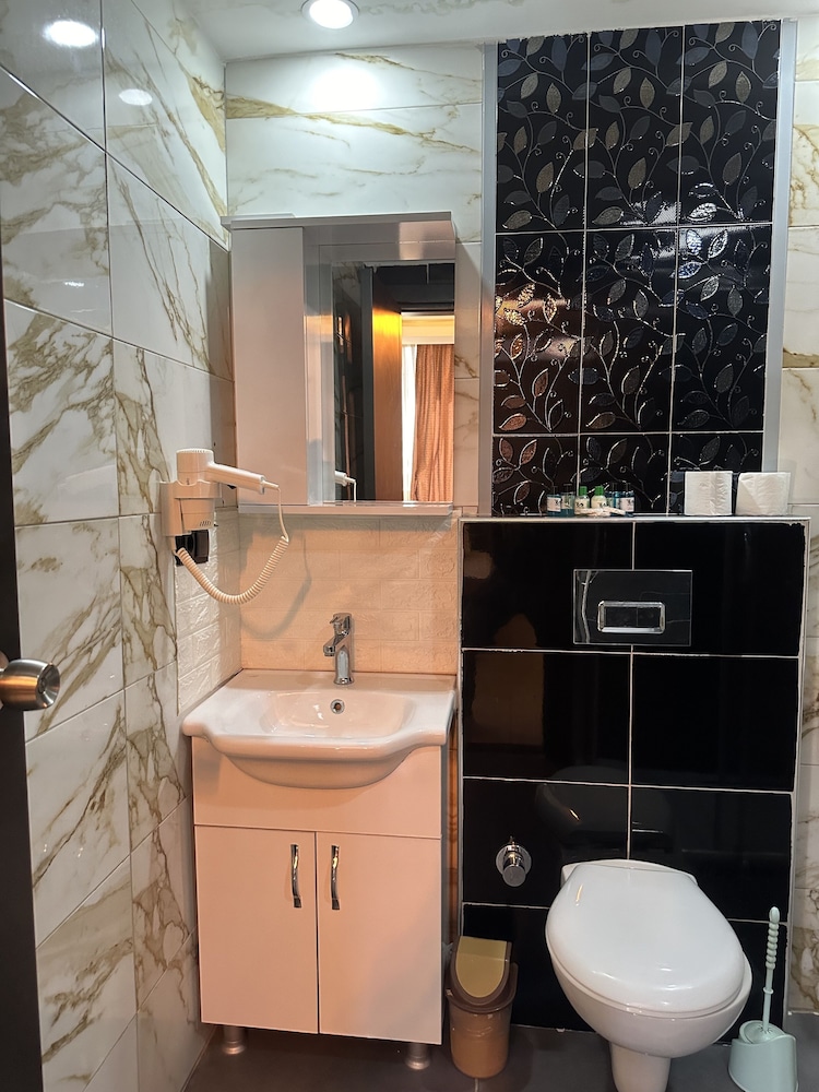 Standard Triple Room - Photo 17