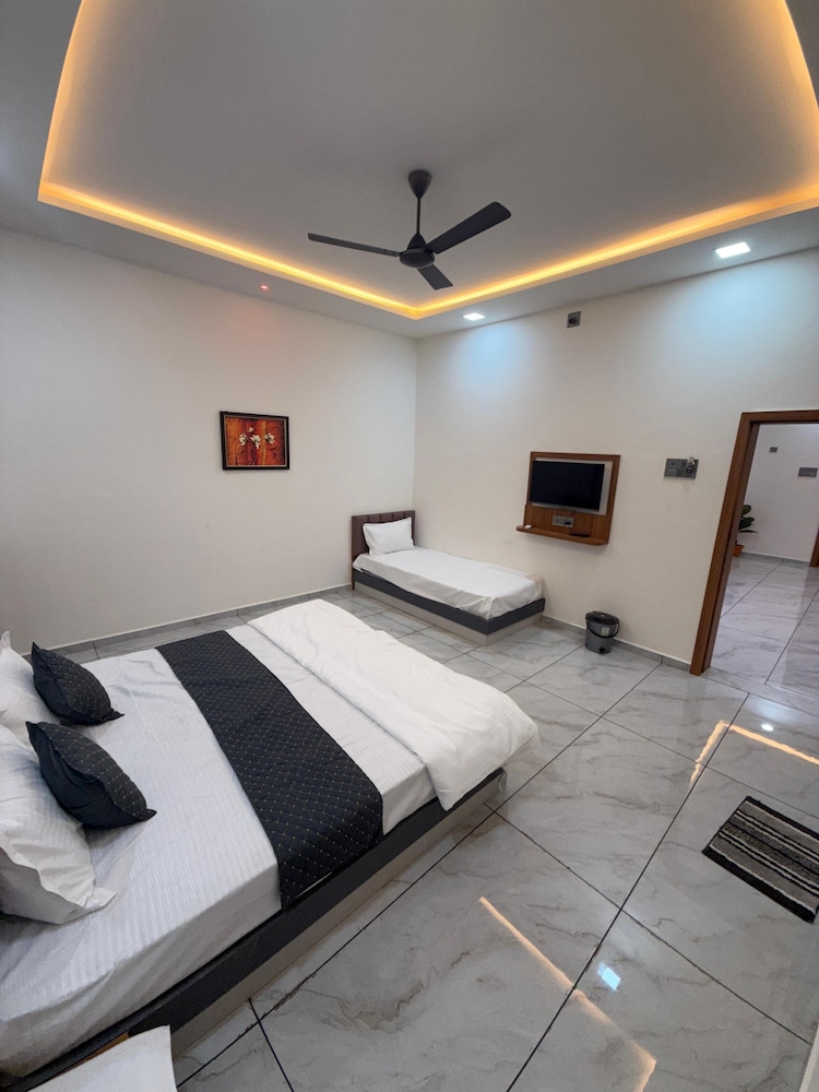 Family Triple Room, City View photo 1