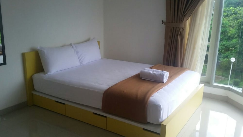 Standard Room (Lowest, Shared Bathroom) photo 2