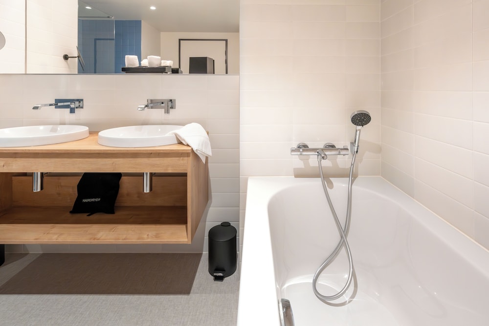 Deluxe Apartment, 1 Queen Bed with Sofa bed, Kitchenette photo 3