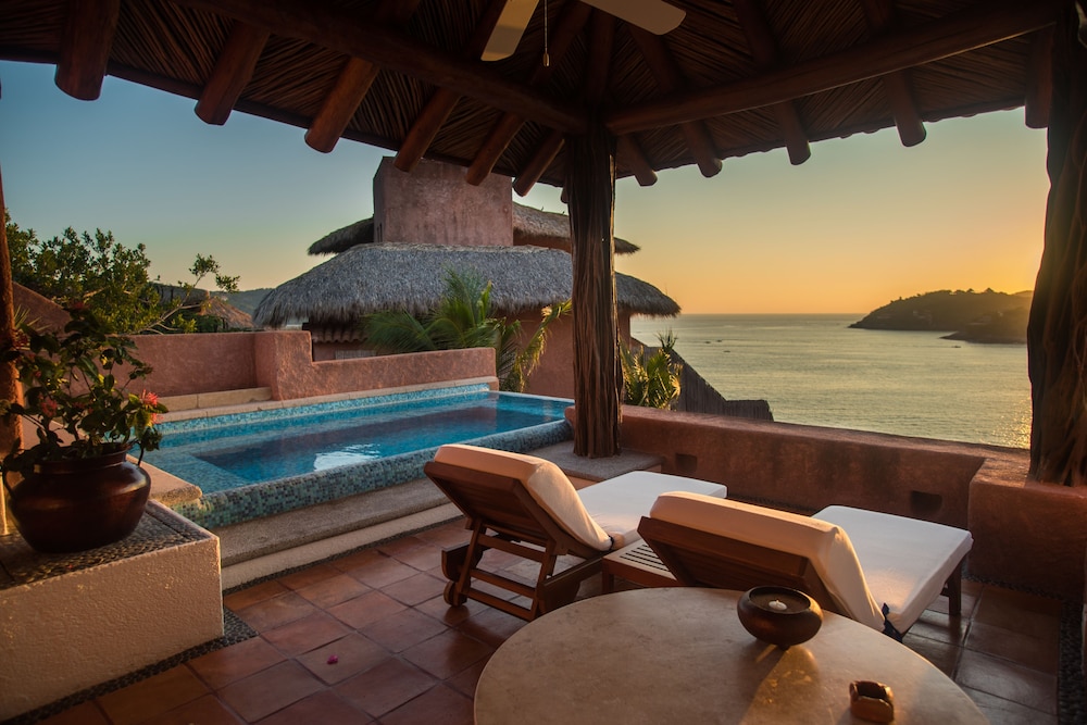 Oceanfront Master Pool Suite - Photo 1