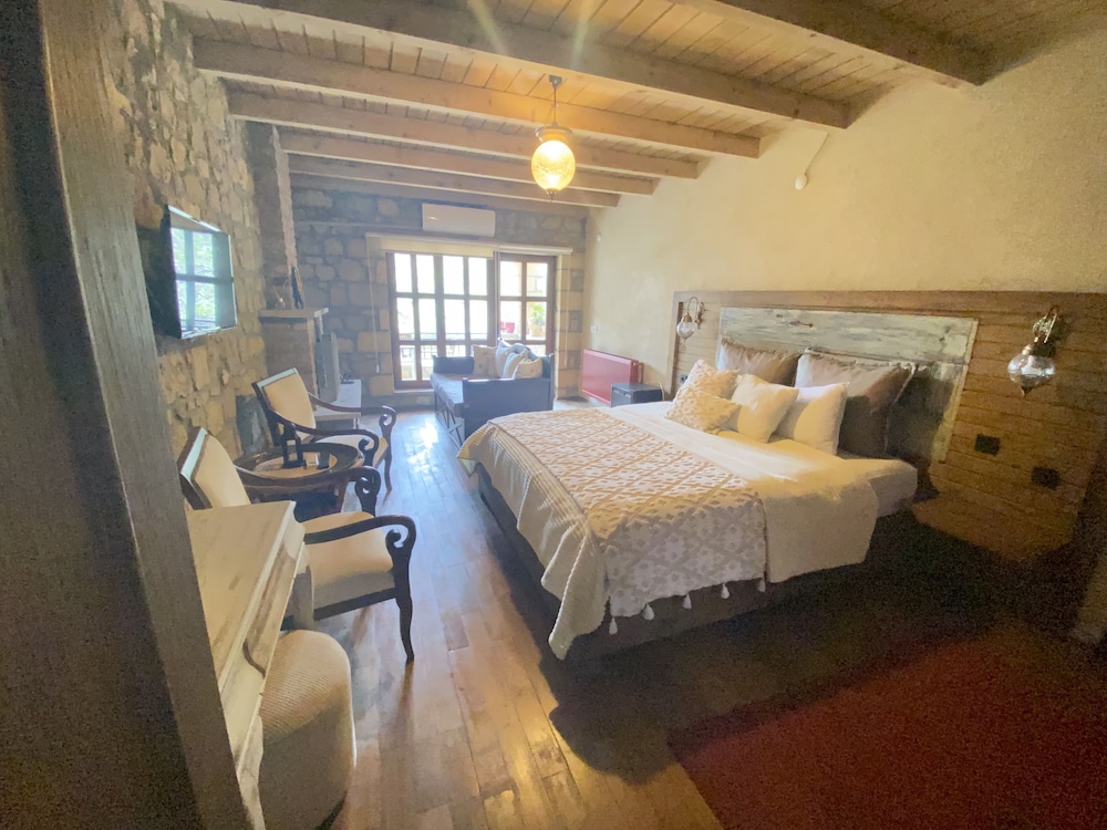 Deluxe Room, Fireplace, Corner