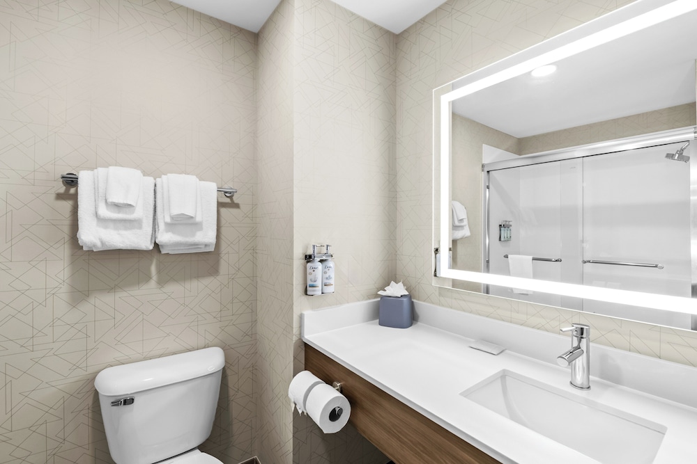Standard Room, 2 Queen Beds - Photo 6