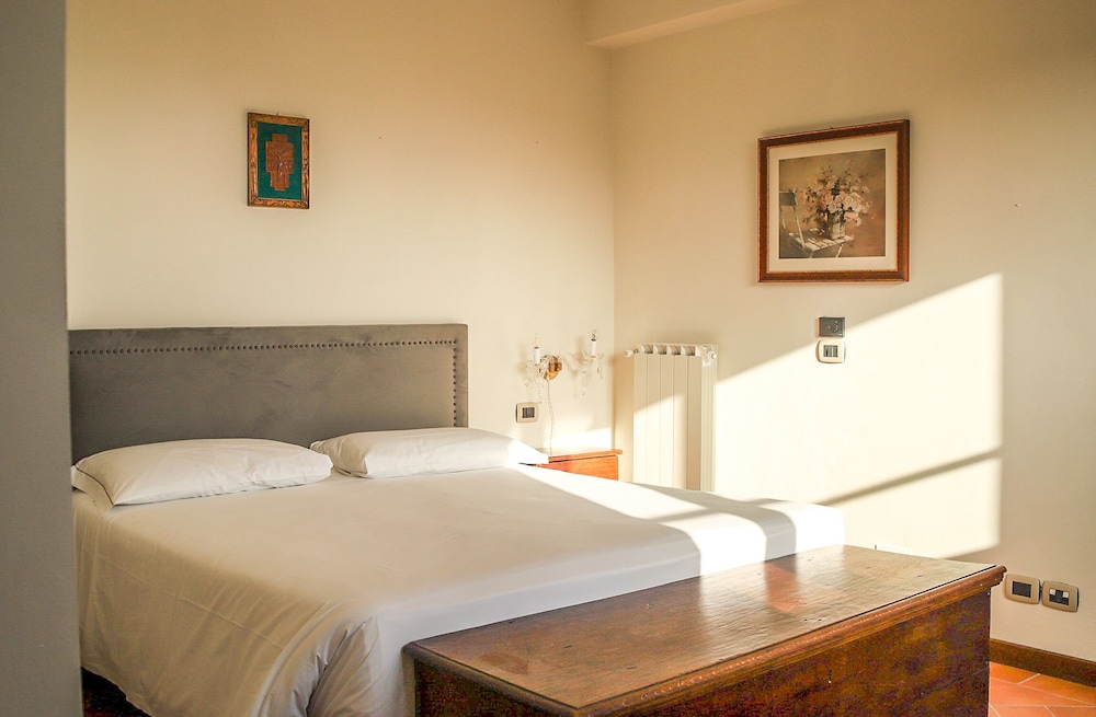 Deluxe Suite - Photo 13