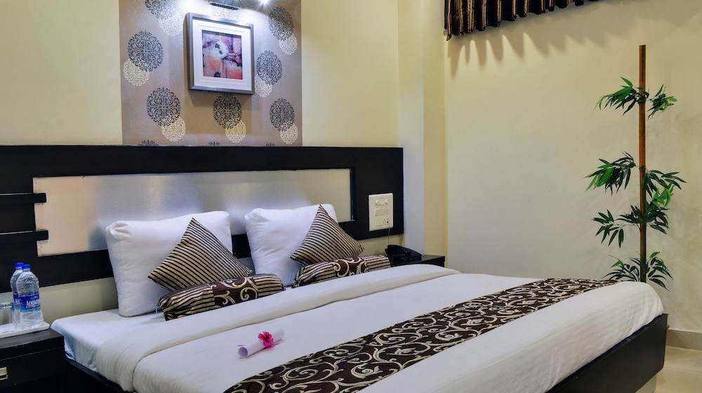 Suite, 1 King Bed photo 2