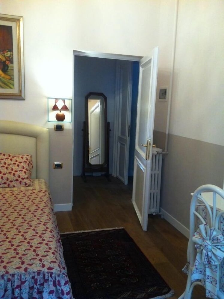 Single Room photo 2