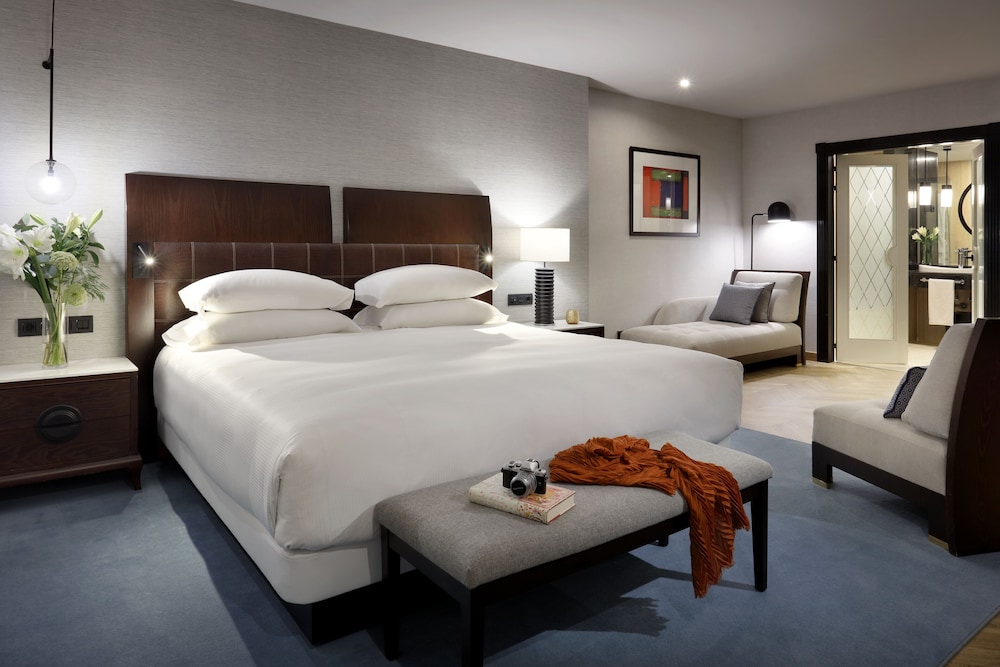 Executive Suite (Regency, with Club Access)