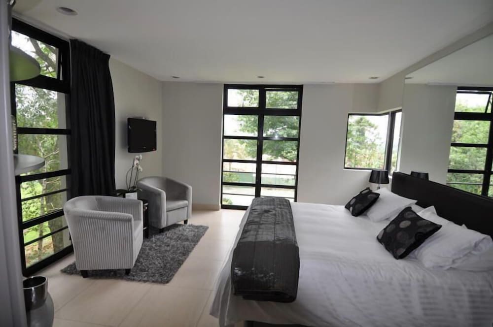 Luxury Suite photo 1