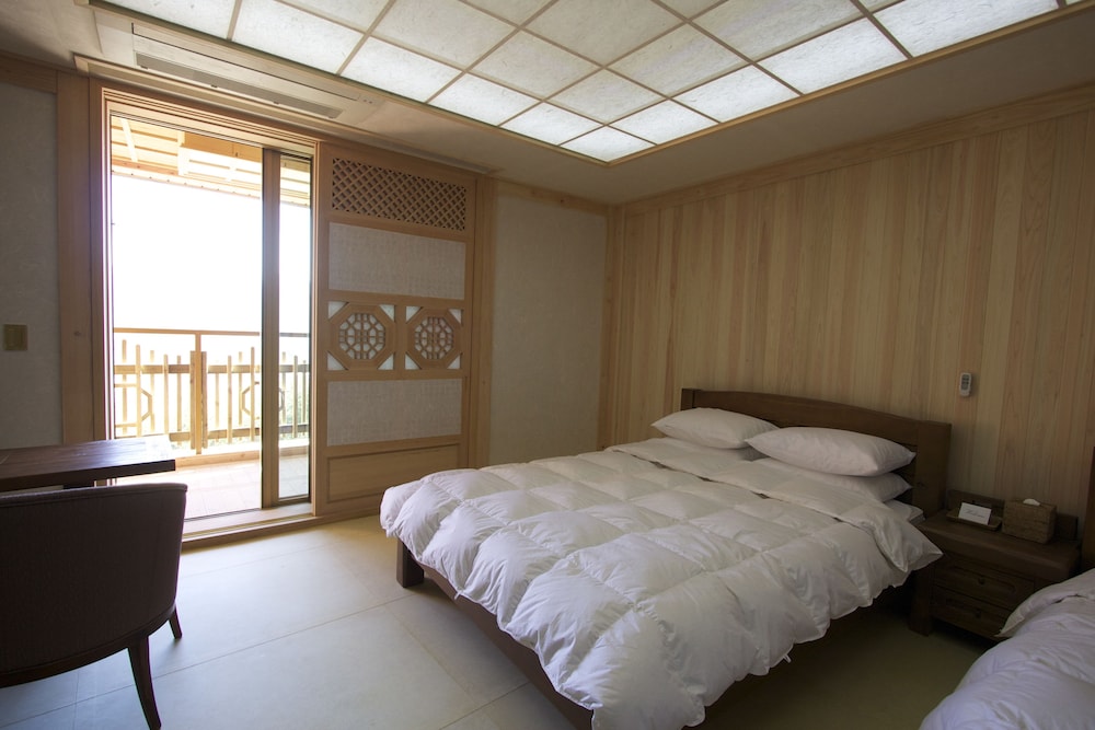 Standard Room (Bed, Free Nature Park) - Photo 5