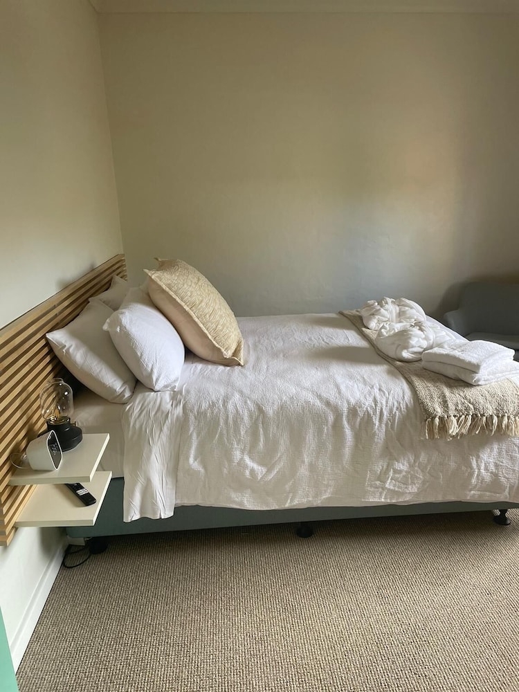 Deluxe Room, 1 King Bed, Non Smoking, Garden View