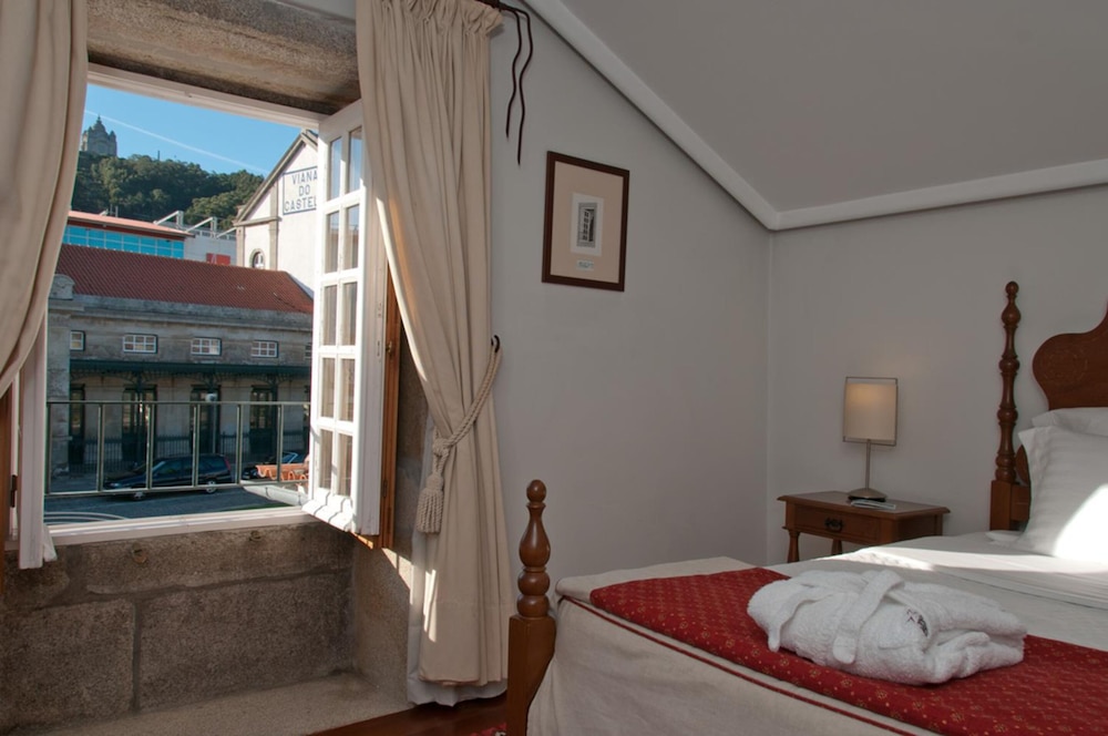 Suite, 2 Twin Beds - Photo 6