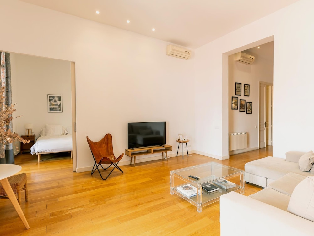 Apartment photo 2