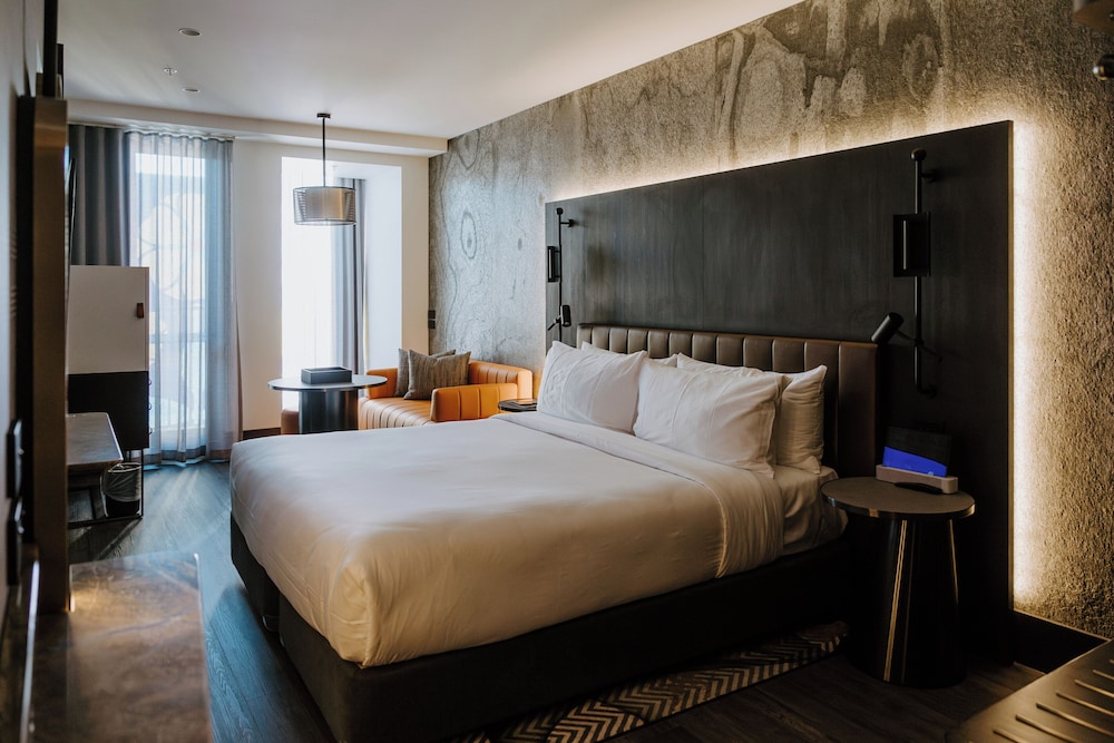 King Room With Balcony
