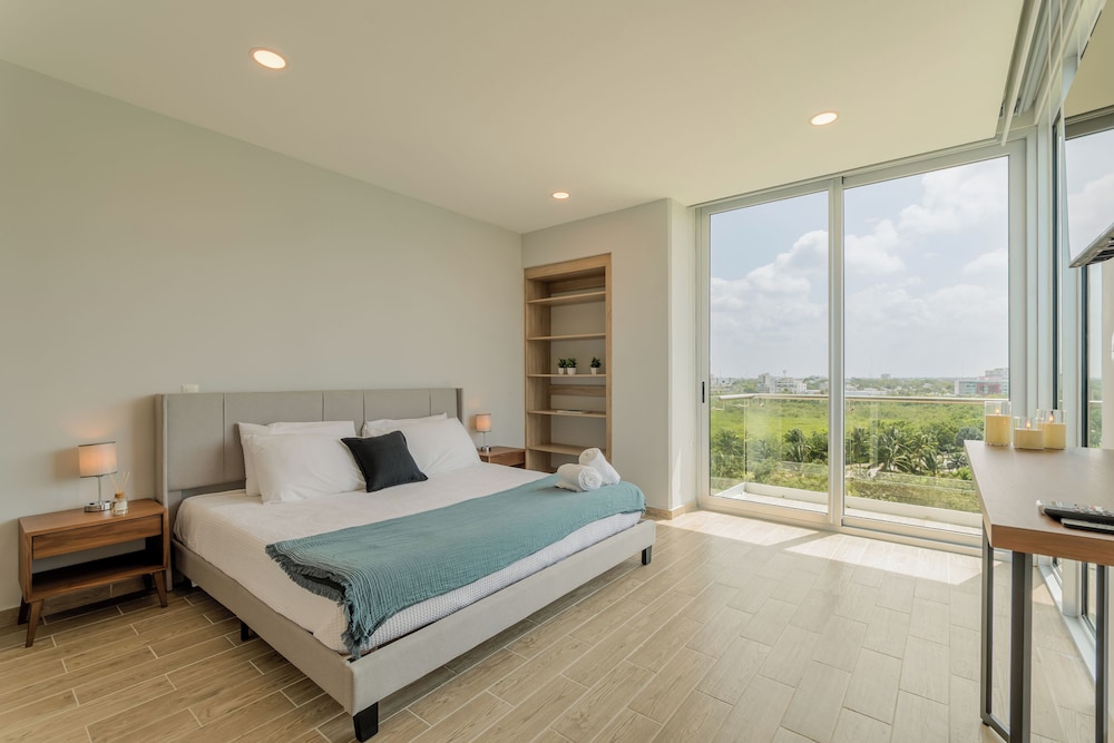 Suite with Balcony, Golf Course View