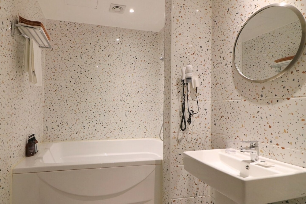 Deluxe Double Room - Photo 7