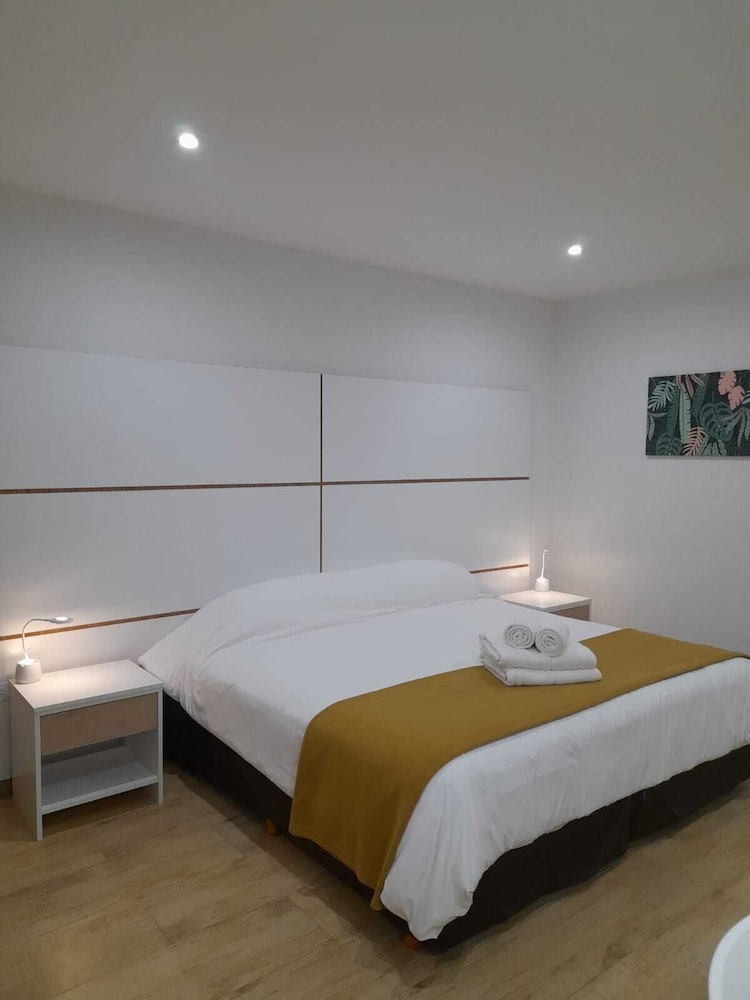 Suite, 1 King Bed, Non Smoking, Garden View