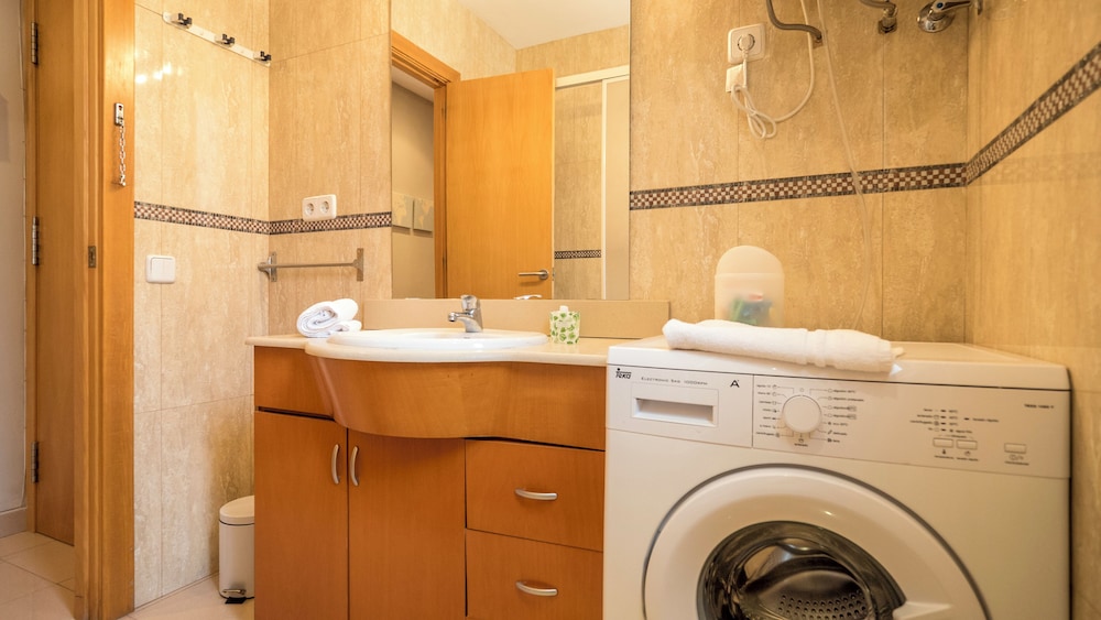 Family Apartment, 1 Bedroom, Balcony, City View photo 2