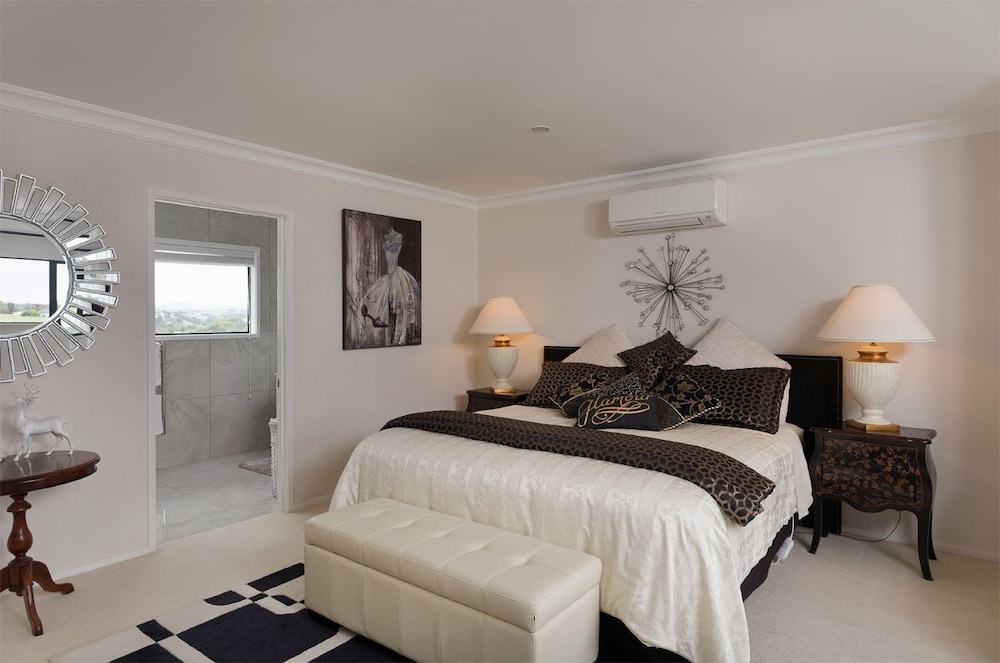 Glamour Room, Hill View photo 1